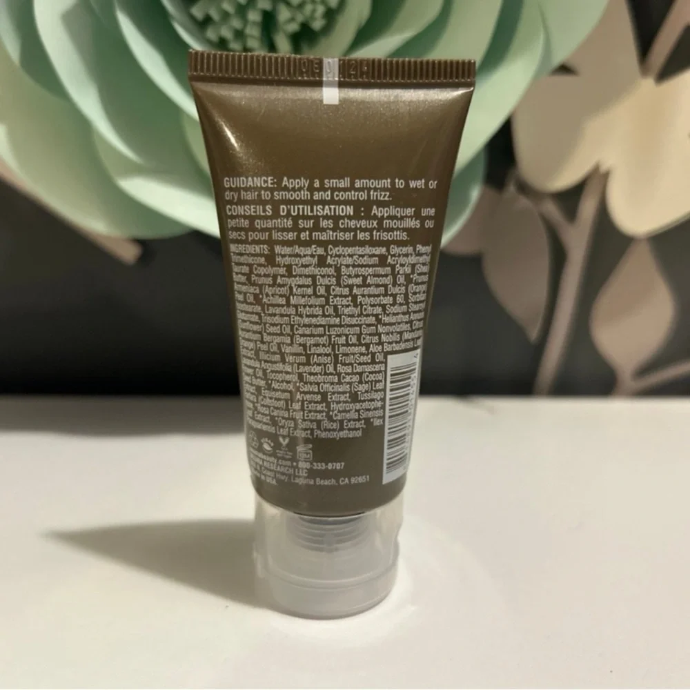 5️⃣Neuma NeuStyling Smoothing Crème Or 5 For 25